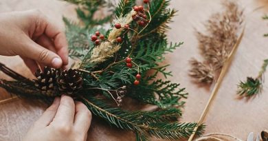 Christmas themed flower arranging demonstrations in Weston